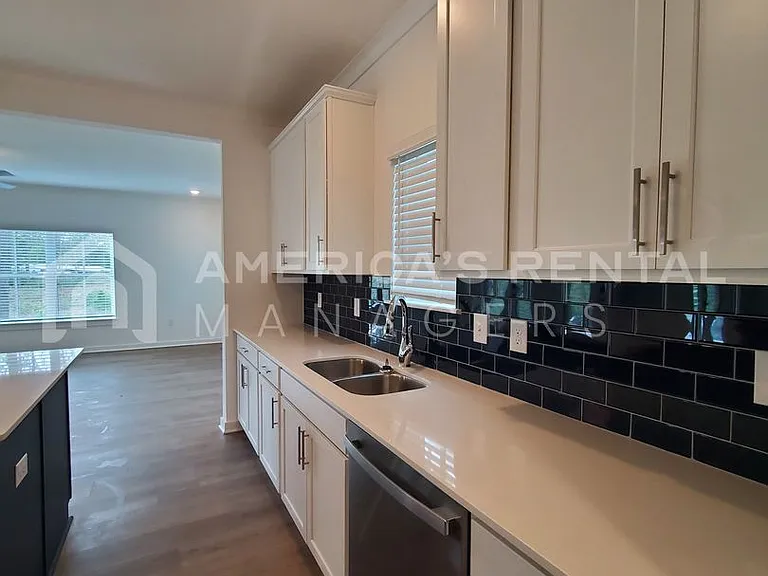 4676 Casablanca Dr — Photo 7