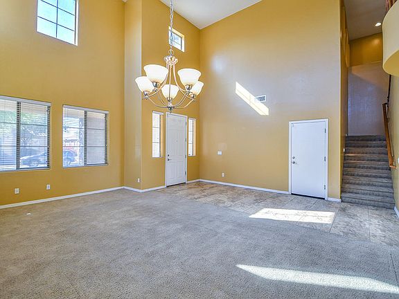 5th image of 670 E Diamond Dr