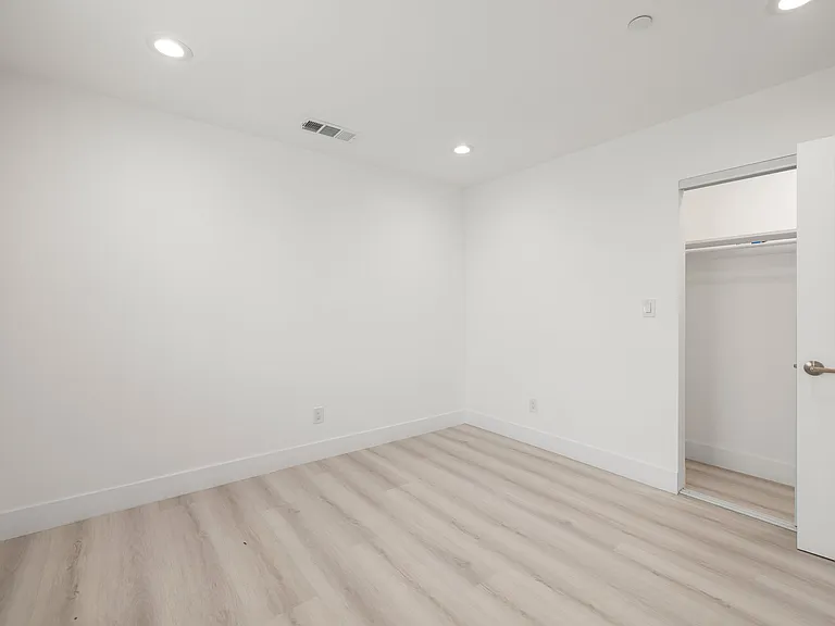 637 N Kingsley Dr #1/2 — Photo 9