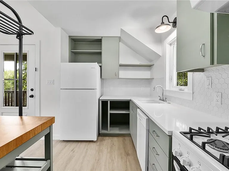 7505 Grover Ave #GARAGE B — Photo 15