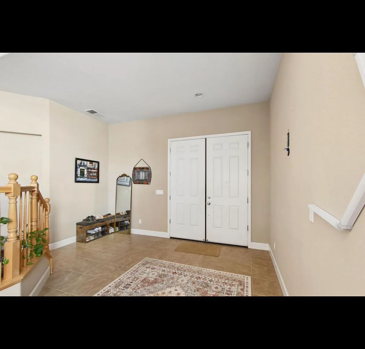 5 bed, 3264 sqft, $1,500 — Photo 1