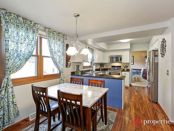Kitchen / Breakfast Room
