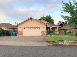 1331 SW Sturgeon Ct, Grants Pass, OR 97527