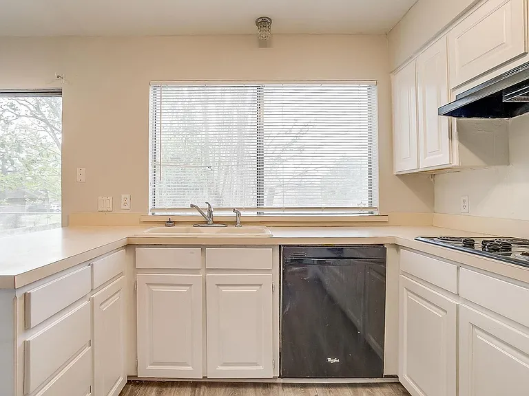 5947 Chimney Wood Cir — Photo 18