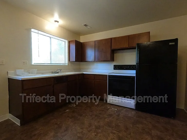 1125 Peterson St — Photo 4