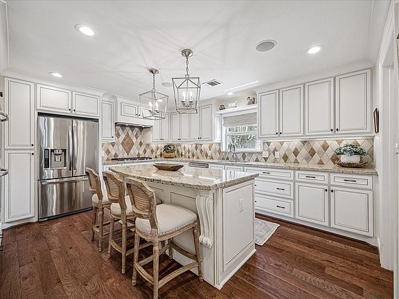 4th image of 627 Ramblewood Rd