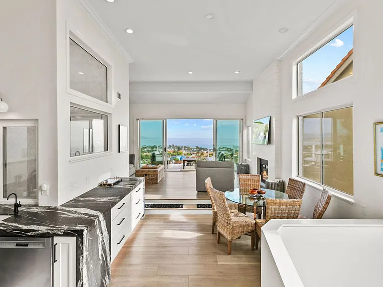 105 Palm Beach Ct — Photo 2
