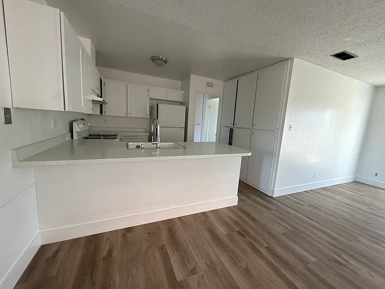 144 Brophy St — Photo 7