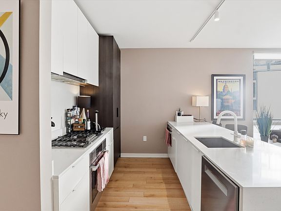 3rd image of 1923 9th St NW Unit 6-1