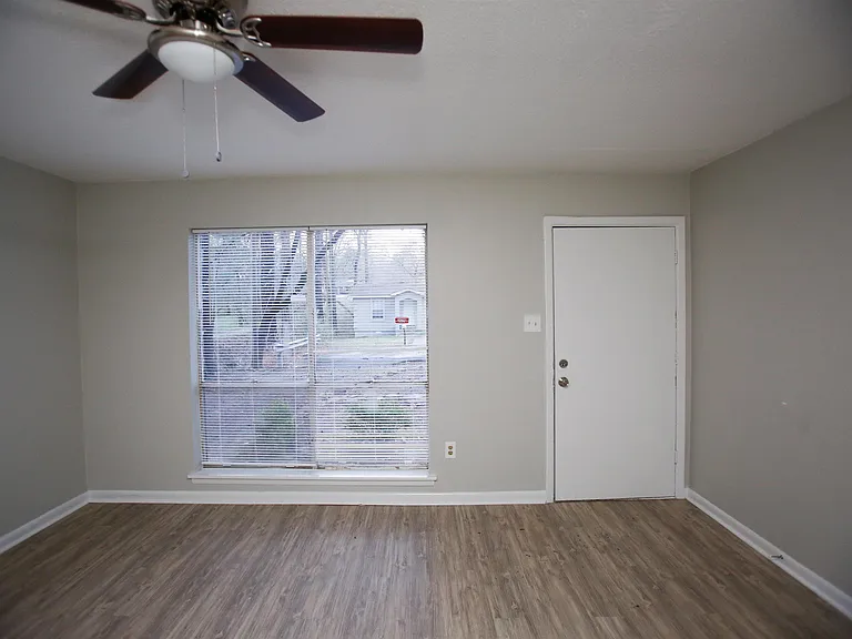 3219 Potter St — Photo 2