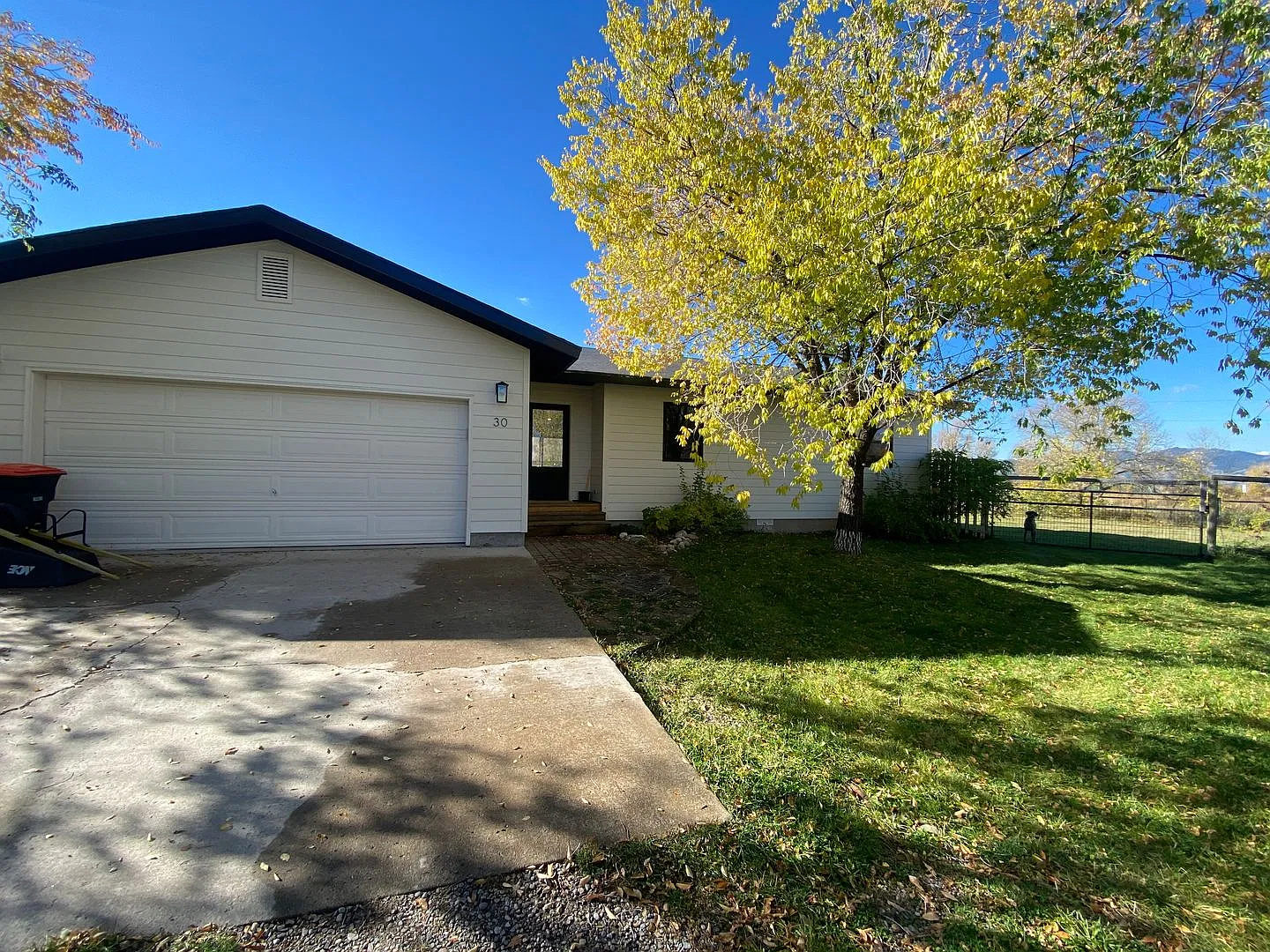 Charming downtown 3BR/2BA home in Victor — Photo 1