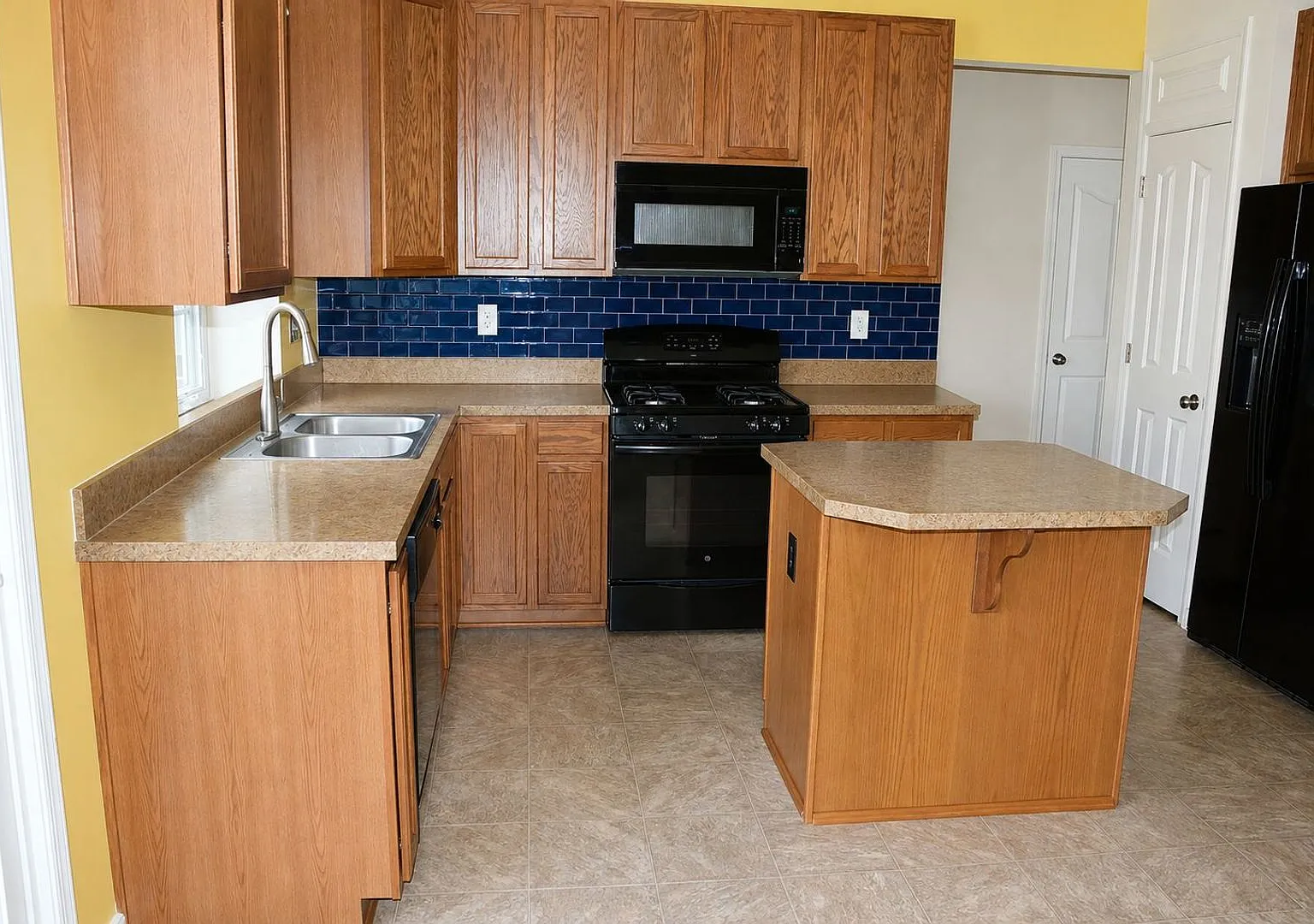 Charming Colonial in Magnolia Green — Photo 4