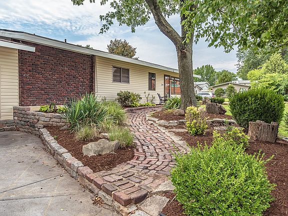 3rd image of 8316 Hildesheim Ave