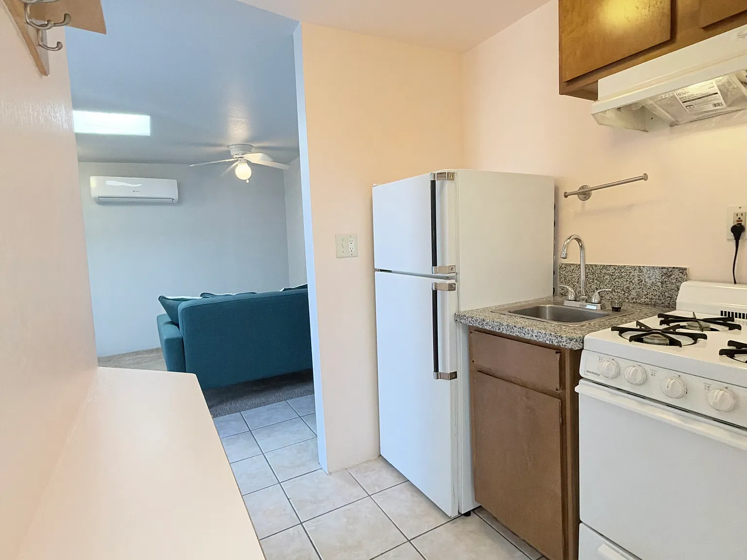 Studio, 350 sqft, $950 — Photo 2