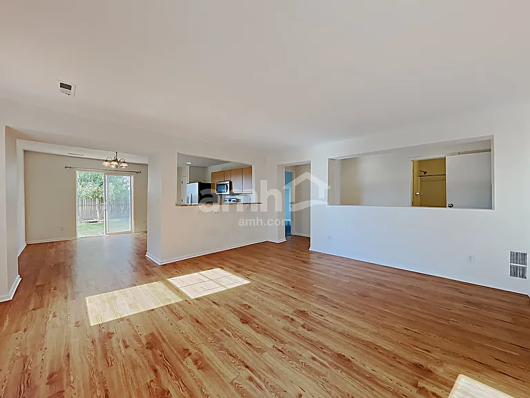 853 Willow Dr — Photo 5