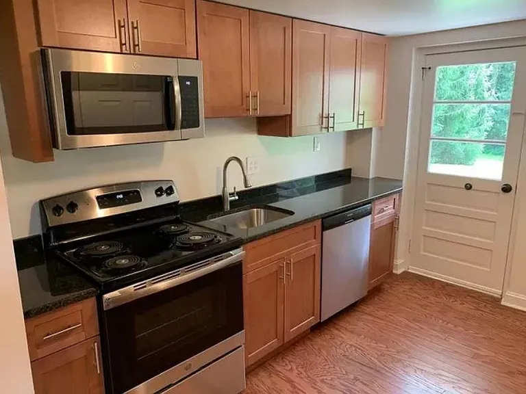 1025 Howellville Rd — Photo 1