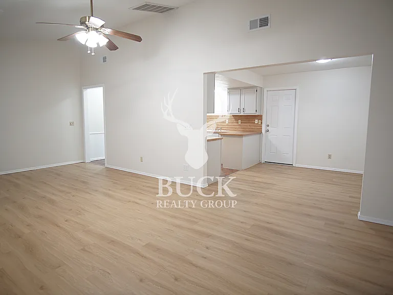 1628 Kavel Dr — Photo 12