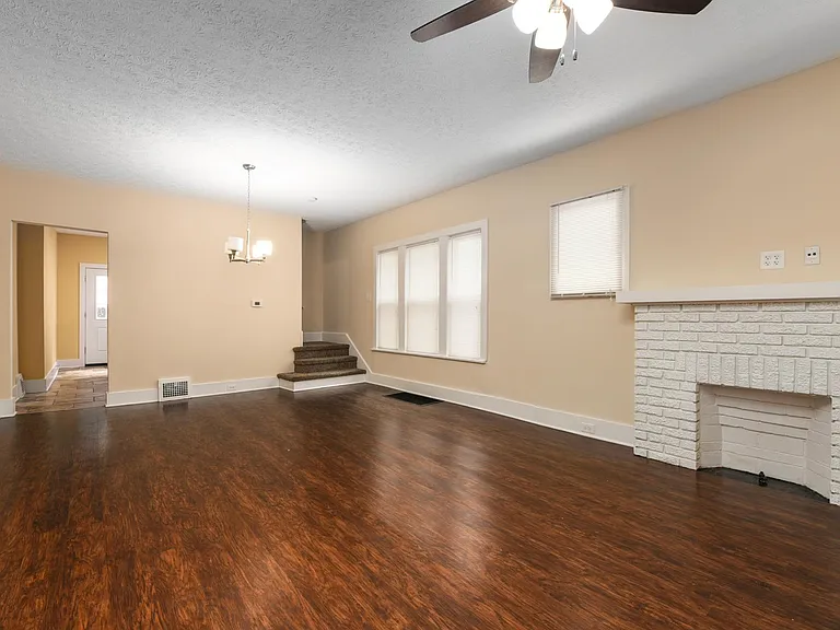 1295 Warren Rd — Photo 6