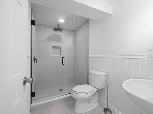 593 Bainbridge Street image 10 of 14