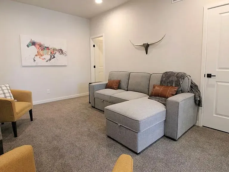 2220 E La Salle St — Photo 46