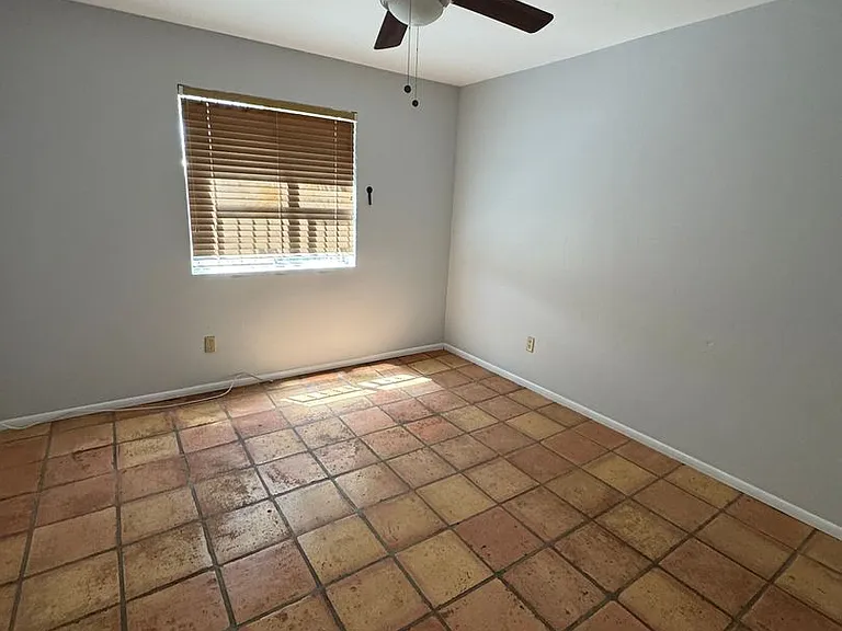 3208 E Almartin St — Photo 9