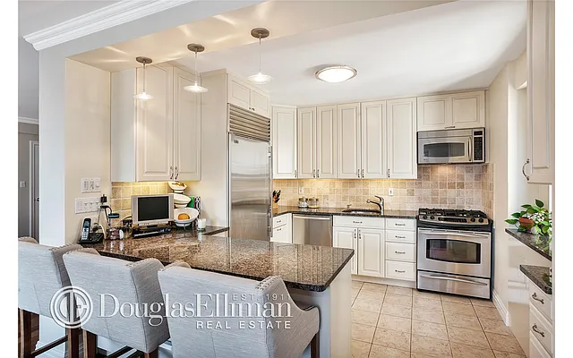 Sold by Douglas Elliman | media 21
