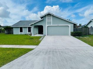 174 Roycourt Cir, Royal Palm Beach, FL 33411