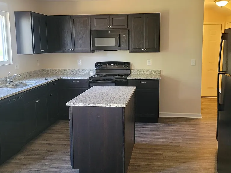 216 Delaware Dr — Photo 4