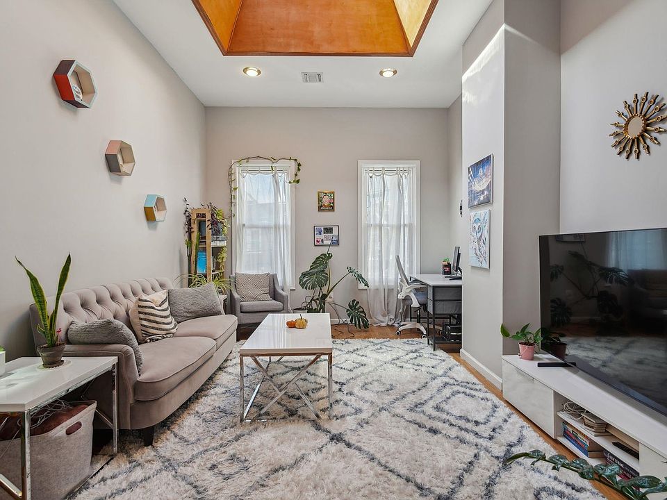 1st image of 142 Webster Ave APT 2L