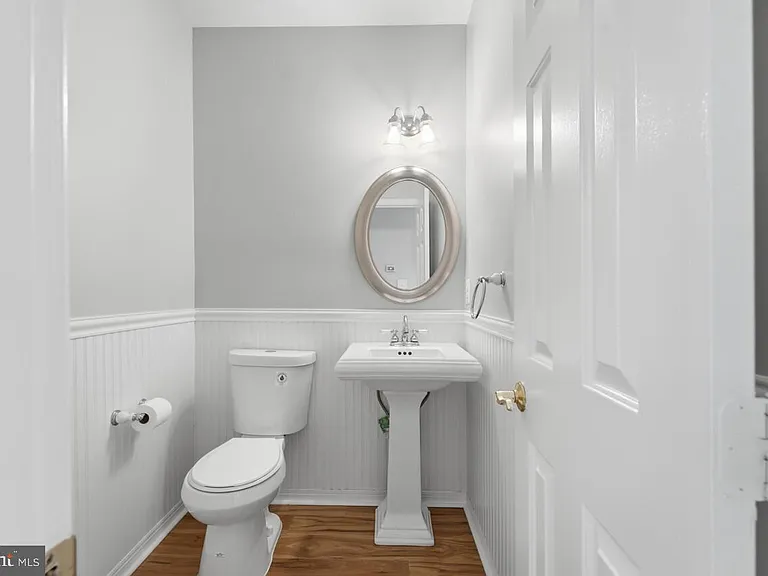 7035 Kings Manor Dr — Photo 23