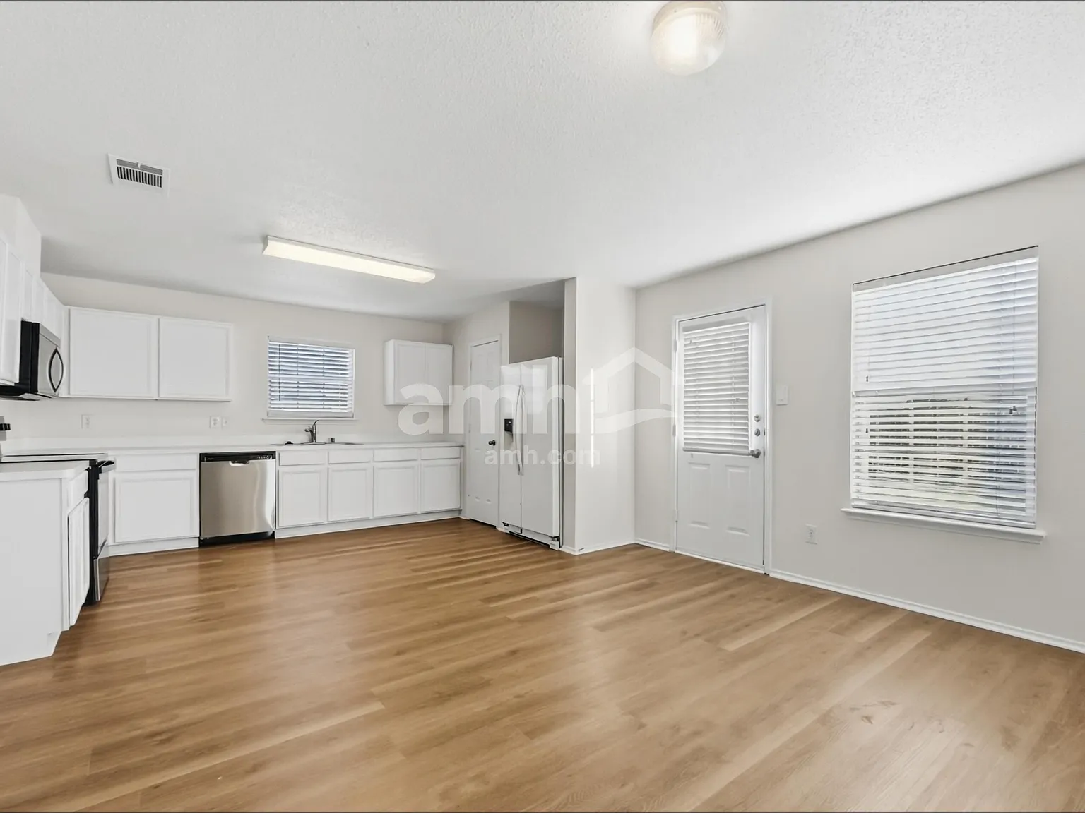 4 bed, 2.5 bath, 3004 sqft, $2,835 — Photo 4