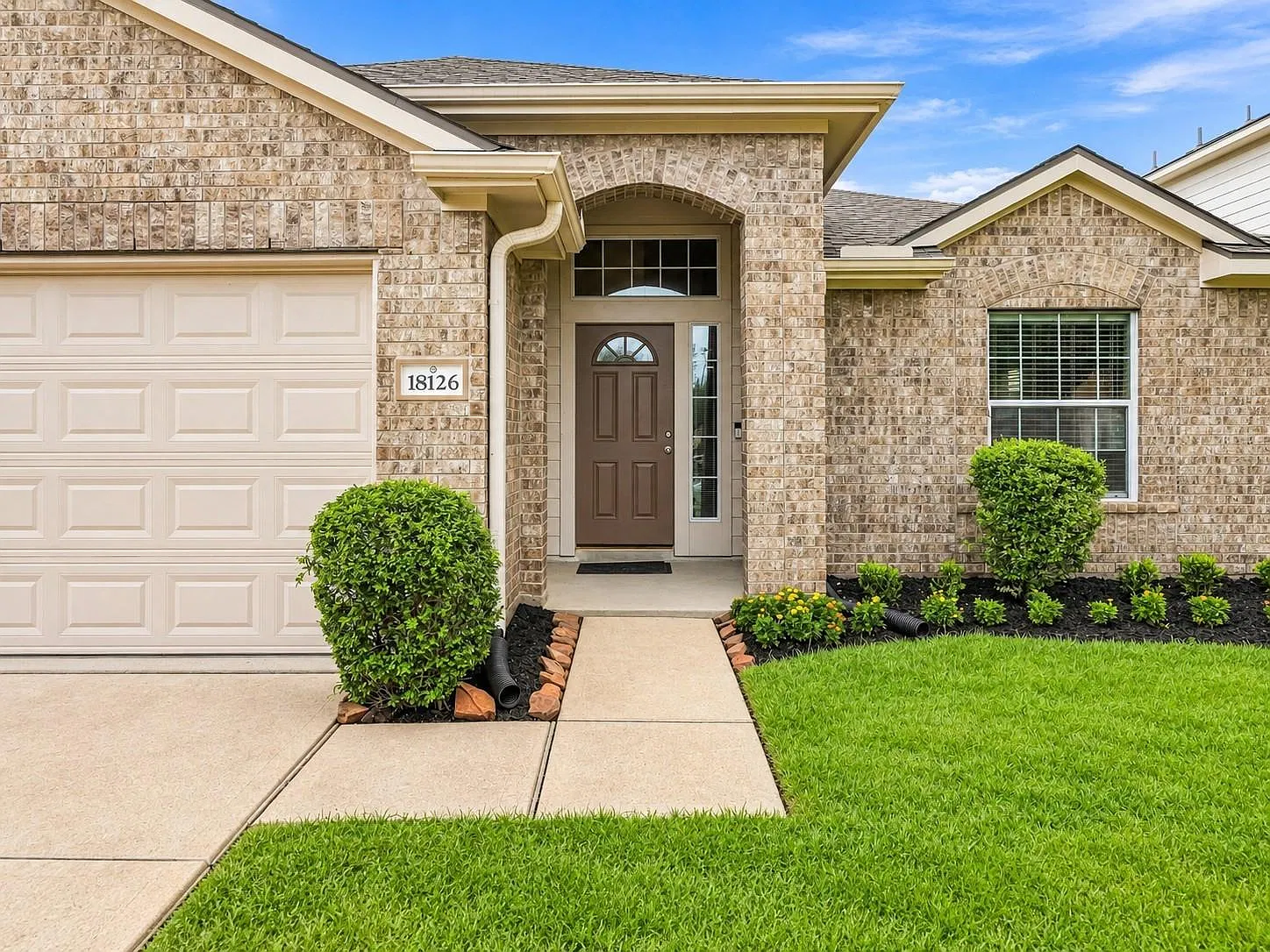 3 bed, 2.0 bath, 1786 sqft, $2,400 — Photo 3