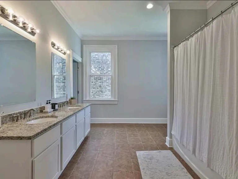 2281 Loth St — Photo 9