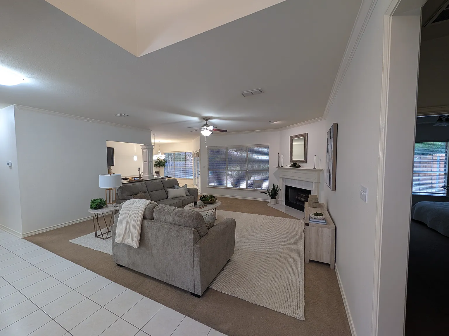4 bed, 2.5 bath, 2912 sqft, $3,000 — Photo 4