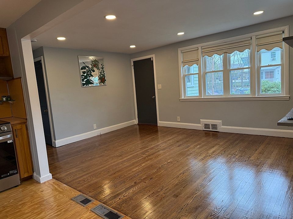 2nd image of 36 Sarah St