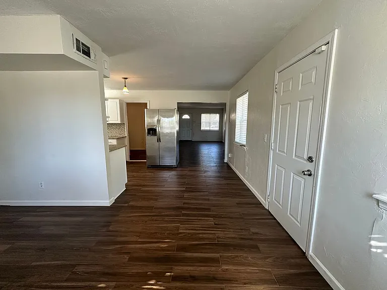 2108 Westchester Dr — Photo 17