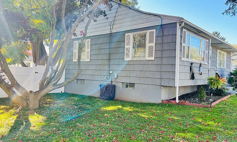 1st image of 128 Drexler Ave S