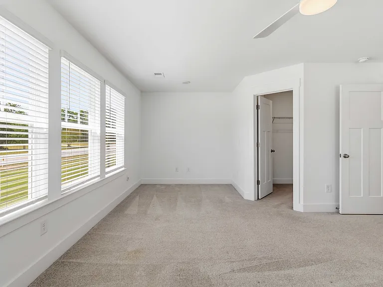 105 Cobden Ct — Photo 25