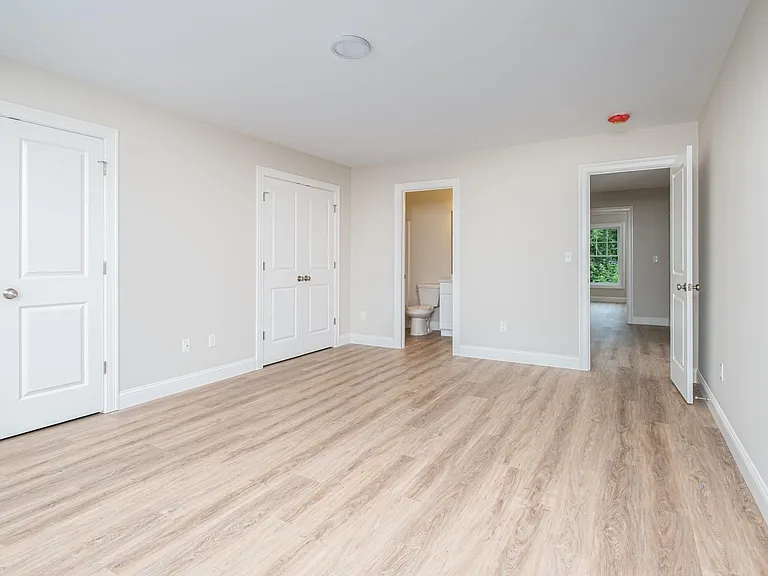 8 Edgewater Cir #8 — Photo 17