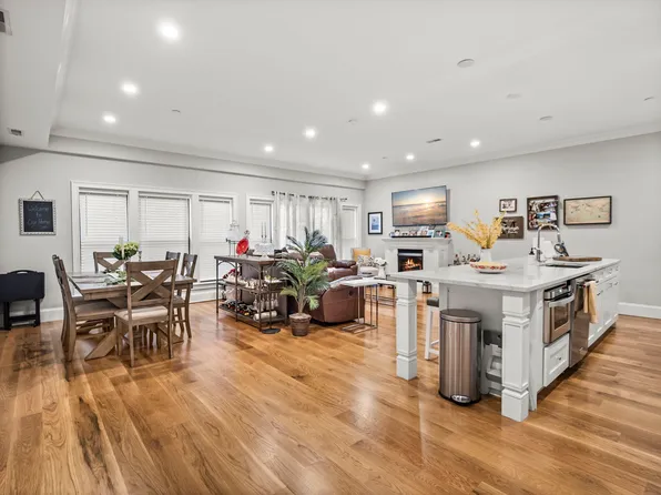 9 Ward St Unit 302, Boston, MA 02127