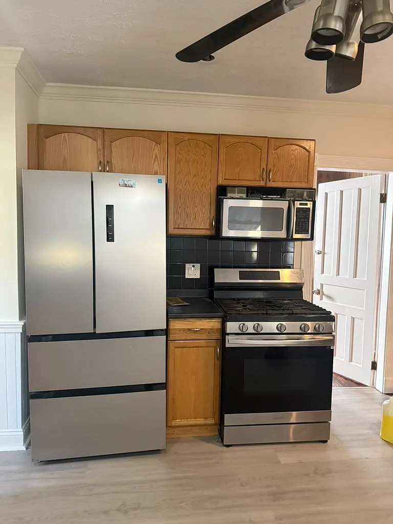 3 bed, 1300 sqft, $2,200 — Photo 1