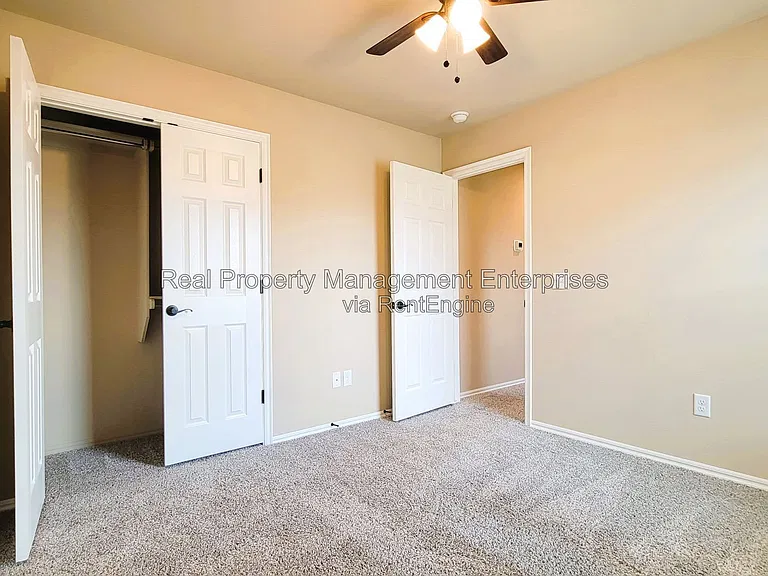 4500 Oasis Ct — Photo 18