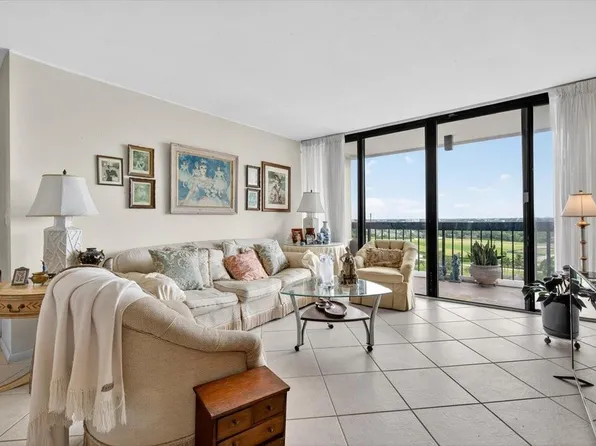 2425 Presidential Way #1502, West Palm Beach, FL 33401