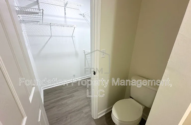 1818 Winship Dr — Photo 12