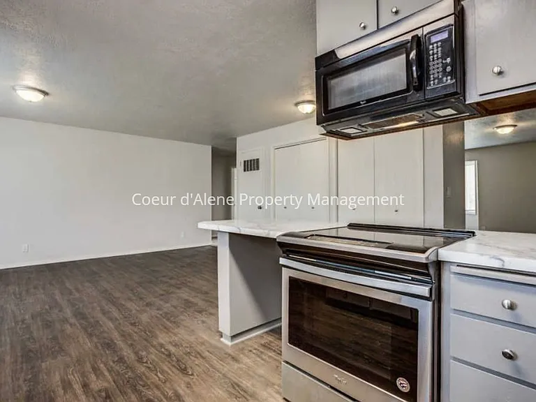 10230 N Hillview Dr — Photo 10