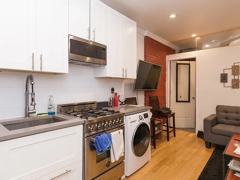 228 E 27th St #2B — Photo 2