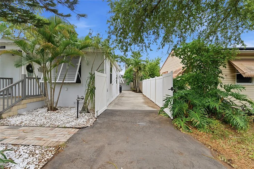 3 bed, 2.0 bath, 1432 sqft, $3,500 — Photo 3
