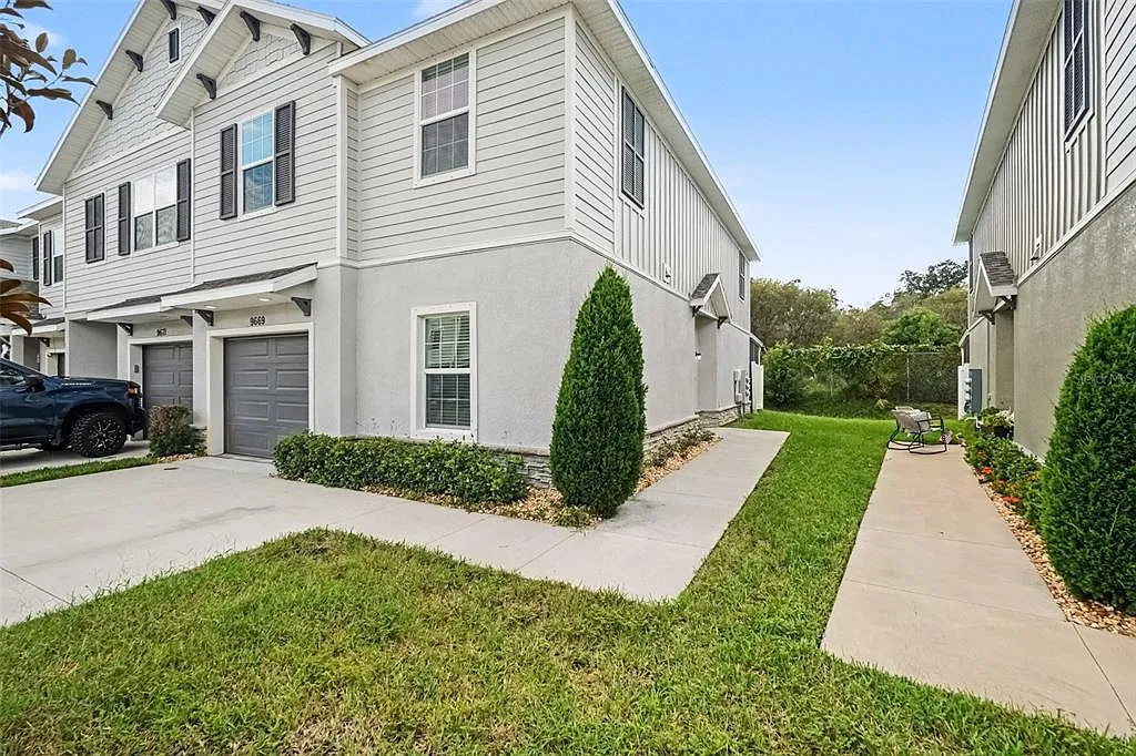4 bed, 3.0 bath, 2141 sqft, $2,500 — Photo 2