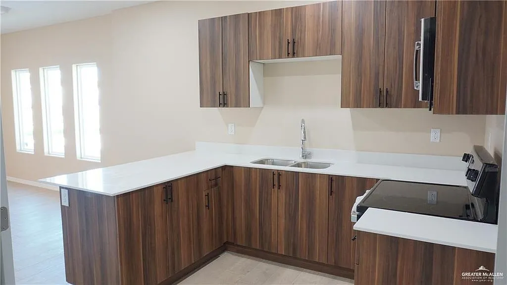 2 bed, 2.0 bath, 784 sqft, $1,000 — Photo 3