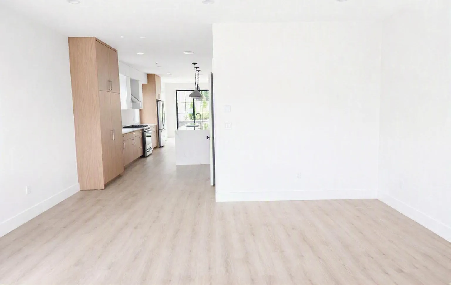 4 bed, 3.5 bath, 2550 sqft, $8,500 — Photo 4